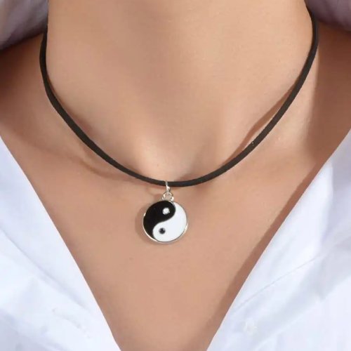 Collar colgante con símbolo Yin Yang de diseño elegante