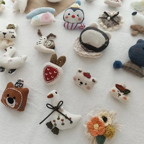 Cute Plush Animal Brooch - Penguin, Bear, Rabbit Design - Korean Style Sweet Cartoon Pin for Clothing Decor