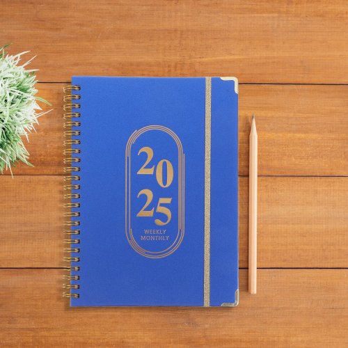Planer 2025 A5 na spirali — układ tygodniowy i miesięczny, gładki papier, minimalistyczny design