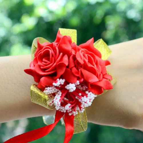 Hoa cài cổ tay hoa hồng xốp với ruy băng satin — cho cô dâu và phù dâu