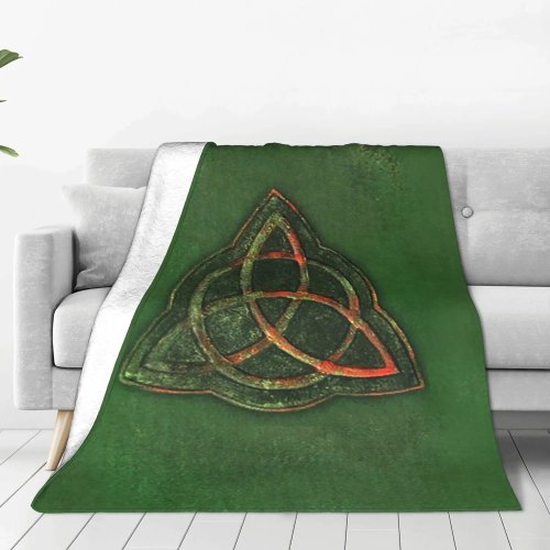 ผ้าห่มเฟลซ Book of Shadows ลาย Triquetra — ผ้าห่มนุ่มอุ่น สำหรับโซฟาและเตียง
