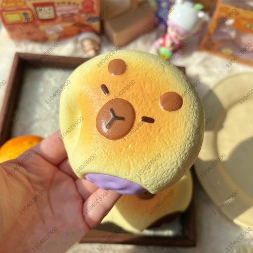 Squishy Schylling Capybara Bakery Slow‑Rising — pane e pasticceria, giocattolo antistress morbido a lento ritorno