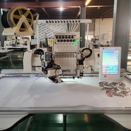 Máquina de bordar computadorizada Jinyu 600×1200 mm de cabeça única para bonés — suporta 12 lantejoulas e bordado com cordão, alta eficiência