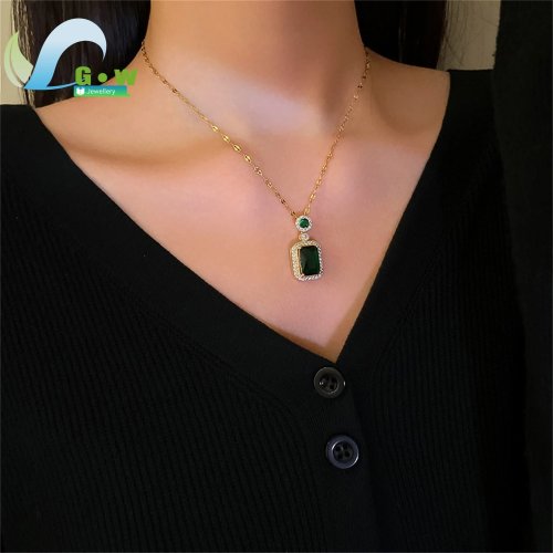 Set orecchini e collana in acciaio inox con zircone verde smeraldo — brillante, anti‑ossidazione, gioielli donna di lusso