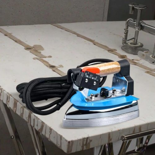 Plancha de vapor industrial para ropa con base de acero inoxidable — plancha de uso rudo