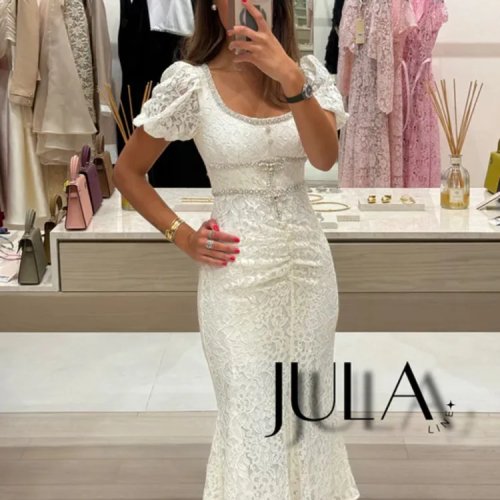 Đầm midi nữ cổ vuông ôm body làm từ ren, đính đá lấp lánh — váy dự tiệc/formal sang trọng, phong cách 2026