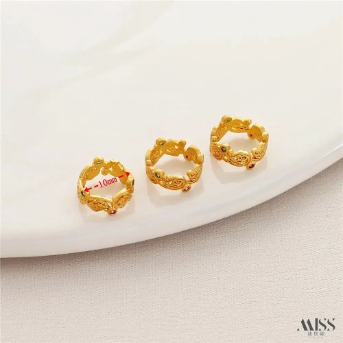 Matte 18K gold‑color butterfly bead spacer — four‑sided peach‑blossom wing bead for DIY jewelry