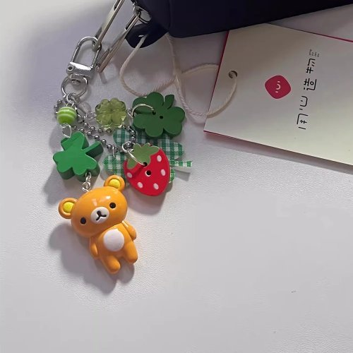 พวงกุญแจ Rilakkuma เรซิ่น งานแฮนด์เมด ใบโคลเวอร์และสตรอเบอร์รี่ สไตล์คาวาอี้/Y2K ติดโทรศัพท์และตกแต่งกระเป๋า
