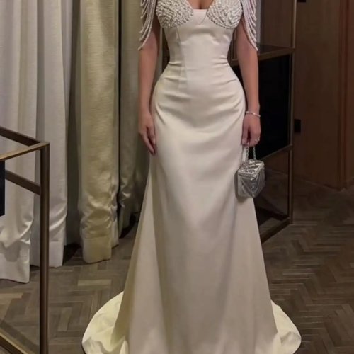 Vestido de noite mulher, ombros nus, mangas compridas, cetim, sereia, preto e branco, minimalista, vestido de casamento