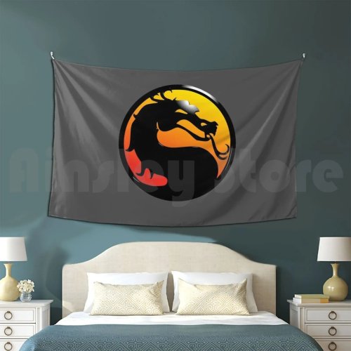 ผ้าติดผนัง (tapestry) Mortal Kombat ลายมังกร สำหรับห้องนั่งเล่นและห้องนอน พร้อมโลโก้อาเขต