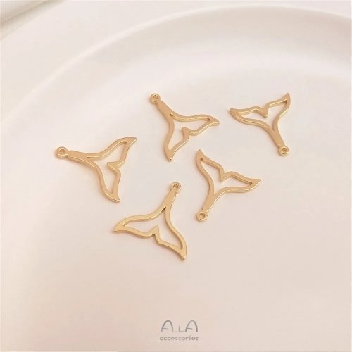 Colgante hueco en forma de cola de sirena/ballena chapado en oro 14K, hecho a mano, colgante para bisutería DIY