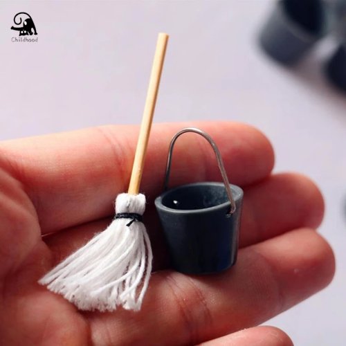 Secchio con mocio miniatura 1:12 in resina per casa delle bambole – arredo cucina/giardino, giocattolo di finzione, idea regalo carina
