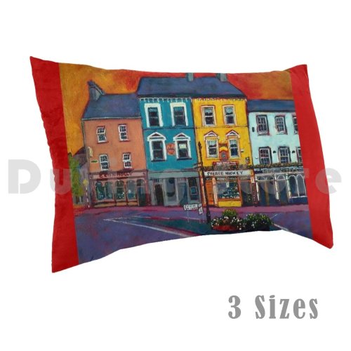 Kussensloop 35x50 cm met 'Main Street, Skibbereen' print - oranje/rode huisjes