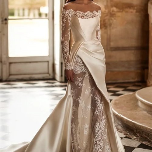 Vestido de novia blanco de satén con encaje, corte sirena, hombros descubiertos, mangas largas, sobrefalda removible, hecho a medida – ideal para playa y jardín