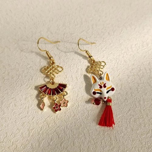 桜（サクラ）モチーフの揺れるピアス／イヤリング レディース — 和風・韓国風・中国風の可愛い上品デザイン