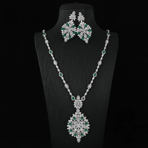 EYER Luxus Brautschmuck-Set, 2-tlg. Halskette mit Tropfen-Zirkonia-Anhänger + Ohrringe, Kristall, für Hochzeit/Party