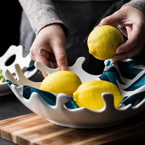 Piatto per insalata in ceramica stile nordico con decoro corallo, smaltato bianco, porcellana irregolare, spesso e resistente al calore