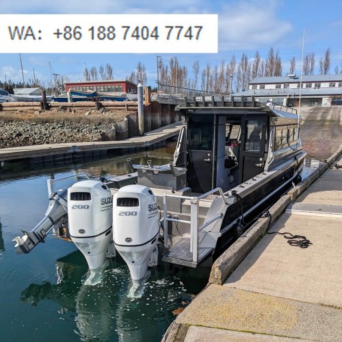 Poseidon 9 m Aluminium-Angelboot mit Außenbordmotor – Charterboot