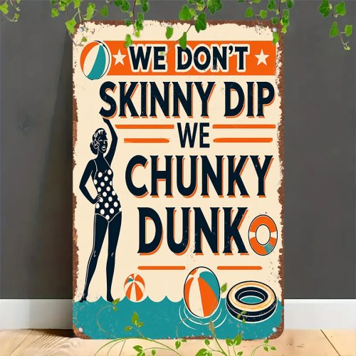 Retro-Blechschild 2D flach – "Chunky Dunk Poolside" Vintage-Wanddekoration für Zuhause, Garage, Café, Bar & Garten