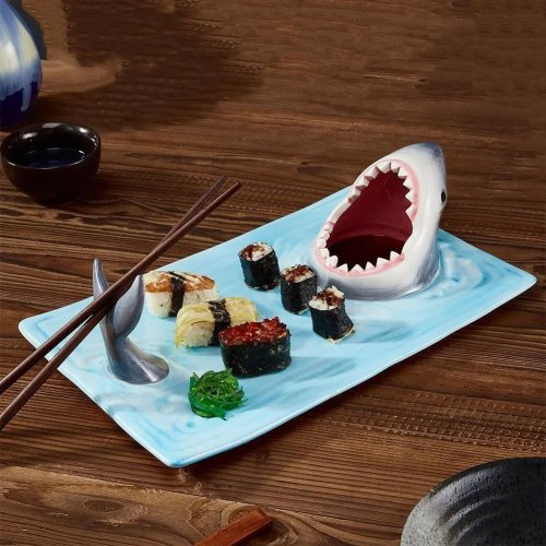 手描きブルーの陶器サメ柄寿司皿 — かわいい食器、家庭・ホテル・パーティー用 — ギフトに