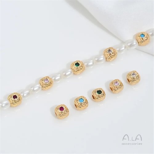 Hạt spacer vuông mạ vàng 14K đính zircon màu, có lỗ xuyên để xâu — phụ kiện làm vòng tay DIY