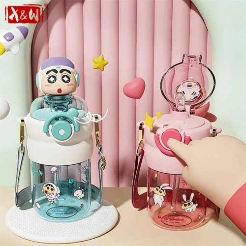 X&W クレヨンしんちゃん プラスチック ストローカップ（揺れる人形付きフタ＆持ち手ひも）冷たい飲み物・学生向け