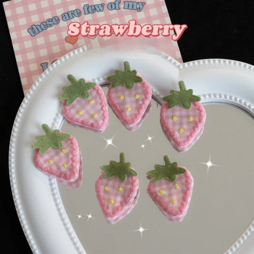 Meisjes haarclips roze met aardbei en strik, stoffen haarspeldjes met hartje