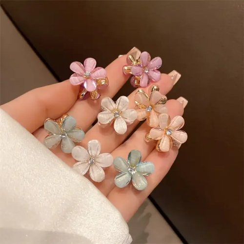 Cute Transparent Flower Mini Hair Claws — Small Crystal Floral Hair Clips & Barrettes for Women & Girls