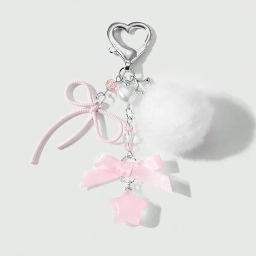 Llavero kawaii minimalista con cadena plateada y colgantes: corazón de perla sintética, pompón, lazo y estrella