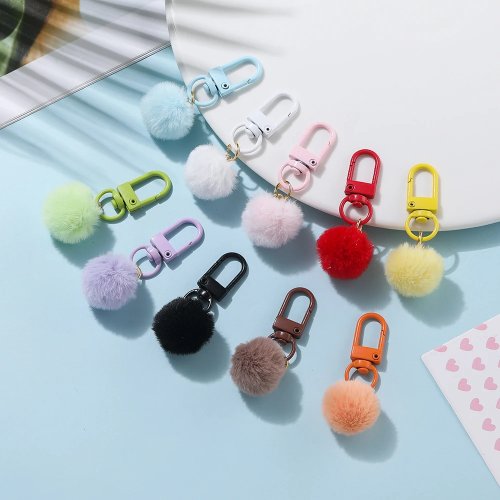 Porte‑clés pompon en peluche — couleur candy, anneau en alliage, breloque pour sac/clé