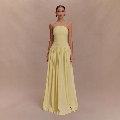 Vestido maxi para mujer con hombros descubiertos sin tirantes, amarillo, sin mangas, espalda al descubierto, abertura alta en la pierna, plisado — ideal para fiesta/antro