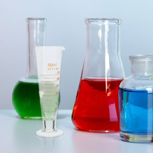 Cylindre gradué en verre pour laboratoire — instrument de mesure précis pour liquides