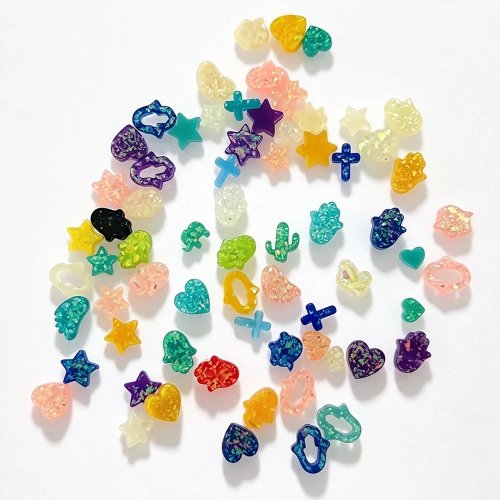 Fnixtar 100 perles et breloques en opale synthétique en forme de cœur, étoile et hexagramme pour la fabrication de bijoux DIY, en gros