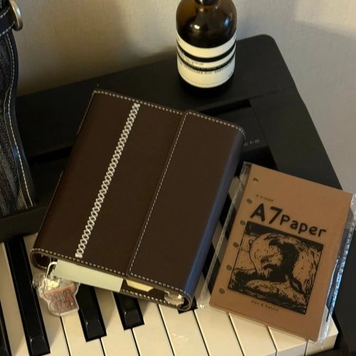 Agenda/Diario de Cuero Marrón Oscuro Tamaño A7 con Triple Pliegue, Hojas Sueltas y Doble Anilla – Cuaderno Portátil para Viaje, Regalo