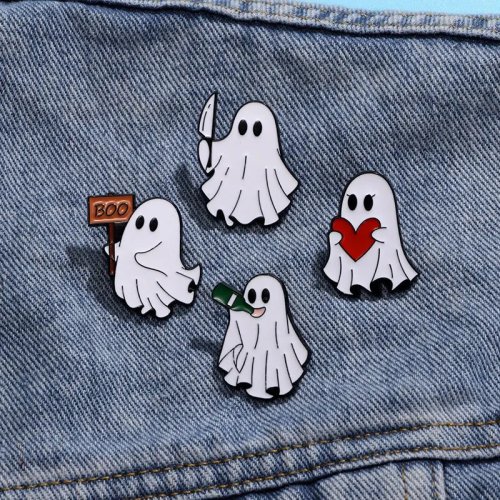 Broche horror Halloween em metal, fantasma branco cartoon, acessório divertido e fofo