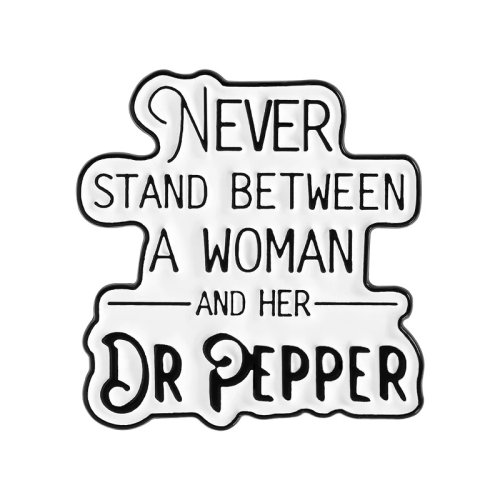 Jangan Halangi Wanita dan Dr Pepper-nya - Pin Enamel Lucu Bros Badge Revers Kutipan Minuman Kado untuk Wanita dan Teman