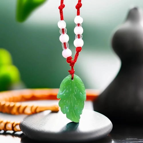 Naturalny zielony chiński jadeitowy wisior w kształcie liścia, naszyjnik z agatem, grawerowany amulet, modna biżuteria, prezent dla niej i dla niego