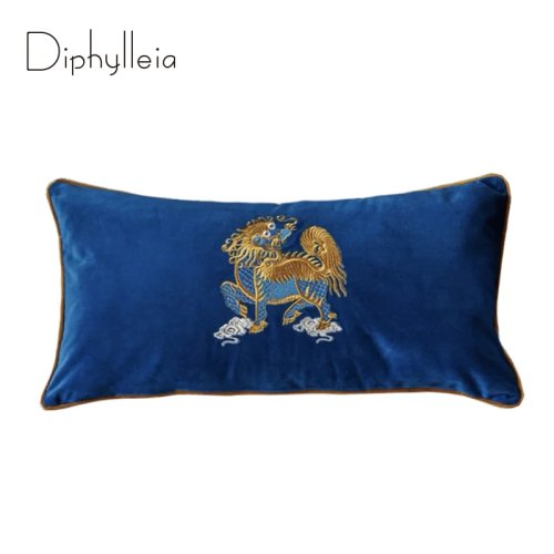 Funda para cojín de lujo con bordado de Kirin - Cojín lumbar estilo chinoiserie para sofá, sillón y cama