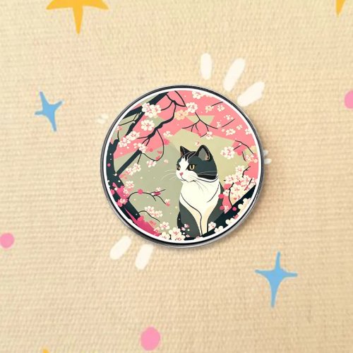 Broche de gato estilo japonês com flores de cerejeira - Alfinete de lapela preto e branco com impressão UV, presente para amantes de gatos