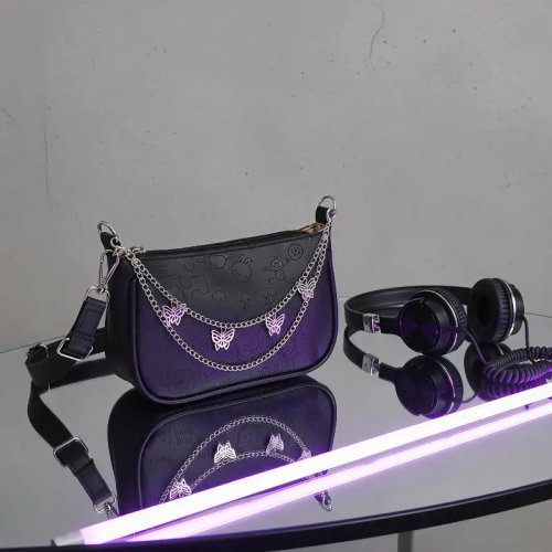 Bolso de hombro de piel sintética negra brillante con cadena de corazón plateada, gran capacidad, ligero para viajes y escapadas