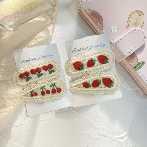 2 Piezas Pinzas para Cabello con Bordado Cereza Fresa Tejido Encaje Vintage Clips Laterales para Mujeres Niñas Lindas Pinzas de Frutas