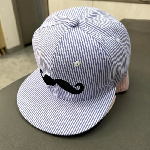 Gorra snapback con bigote estilo hip-hop, visera plana, a rayas, transpirable y ajustable, estilo streetwear