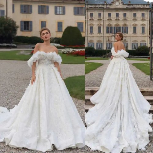 Wunderschönes Brautkleid mit Blumenapplikationen und Perlen, Off-Shoulder, rückenfreies Ballkleid mit Schleppe, individuell anpassbar