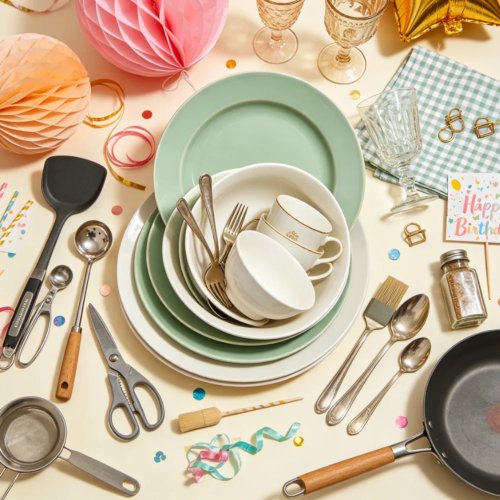 Примхлива сюрприз-коробка з унікальними аксесуарами для сервірування столу