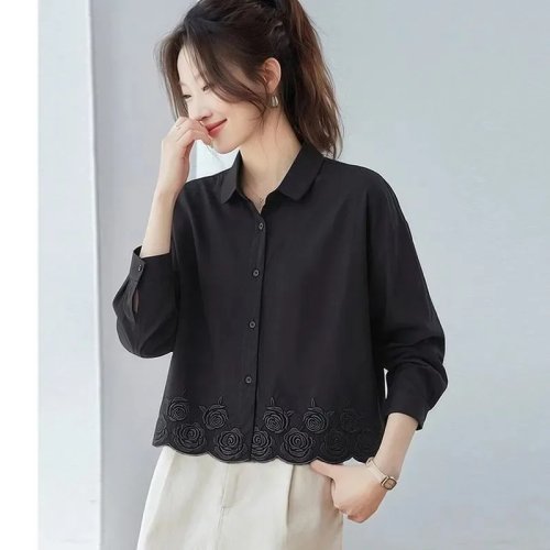 Blusa feminina vintage com bordado floral na bainha, mangas compridas, com botões, corte solto