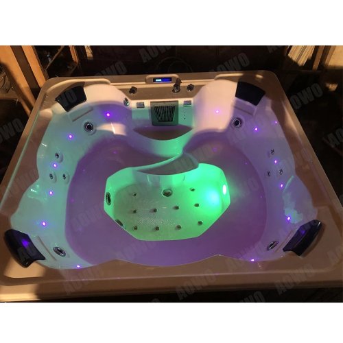 Buiten-jacuzzi voor 5-6 personen met massagejets