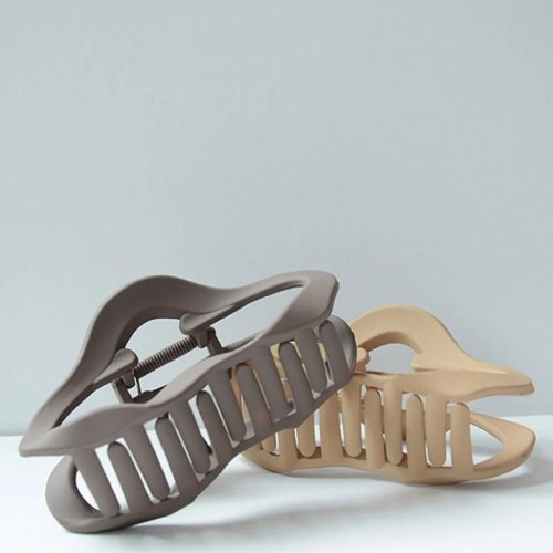 Large Leopard Hollow-Out Claw Hair Clip, Transparent Frosted, Elegant Hair Accessory for Women & Girls