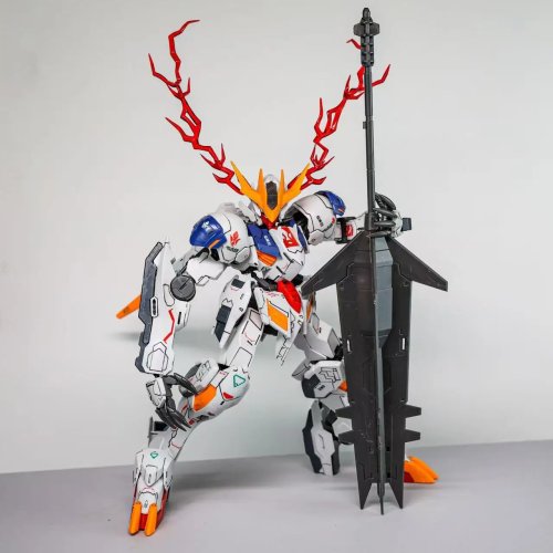 1/100 MAX FM 56827 バルバトス 赤い目エフェクトパーツ、水転写デカール＆ボックス付き、大人ホビーファン向けコレクションギフト