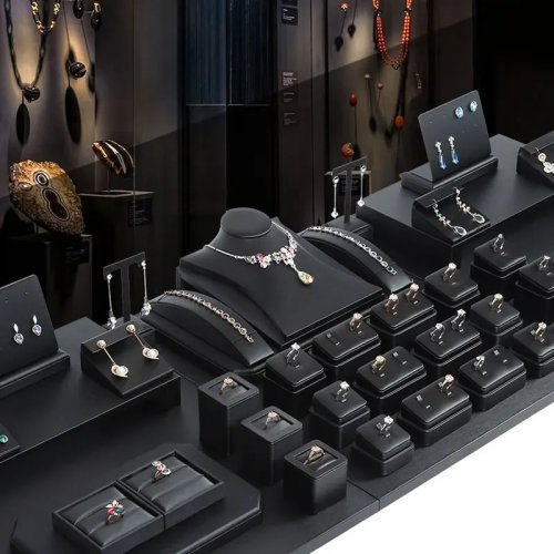 Présentoir à bijoux en cuir PU noir pour bagues, pendentifs et colliers