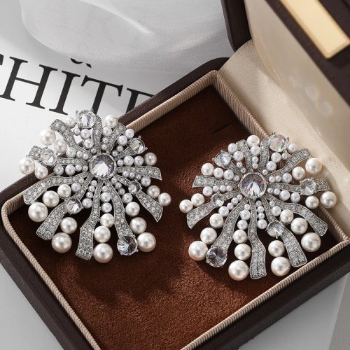 Pendientes preciosos de zirconita y perla degradada en forma de flor grande para boda - Pendientes de novia CZ de lujo